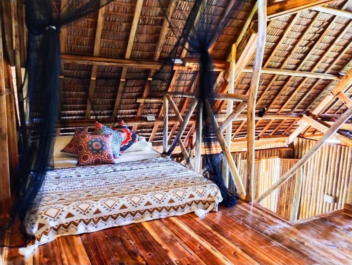 Barya Lang Villa- Native Villa With Jeepney Room 엘니도 외부 사진